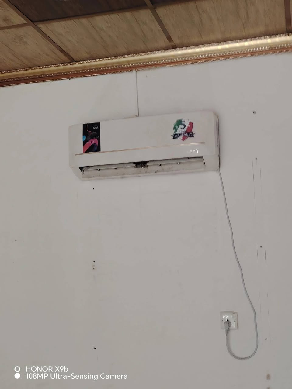 المحل للبيع
_ الموقع (سايدين الرفاق + قرب دورة المثنى + ومجاور لعقارات البيت المعمور + وقرب مطعم المجلس).
 _المحل يشمل (جام خانه + سبلت + ستسم كاميرات مع شاشة + سقف ثانوي + خط مولدة). 
_ علماً ان الايجار 250.000 
_ للتواصل على السعر …اتصل على الرقم
(*********** حاتم) 
(*********** حسن)
