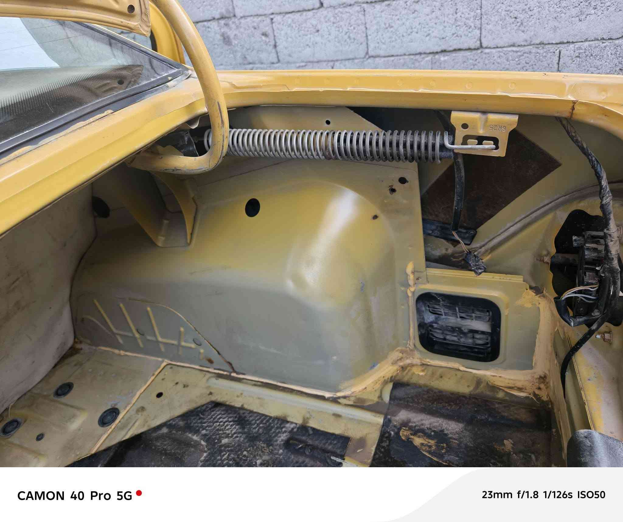 السلام عليكم سمند موديل 2012 سياره خير من الله هزه جديده رقم انكليزي مصفره هيئه ومرور تخم تاير حداديه خير من الله سياره معمره دوسات مالتها الروس مالتهن وبيها رشات صبغ بسيطه مكانها بغداد بسمايه مجمع الاحسان قرب قريه 10 السعر 35 وبيها مجال بسيط  ***********
