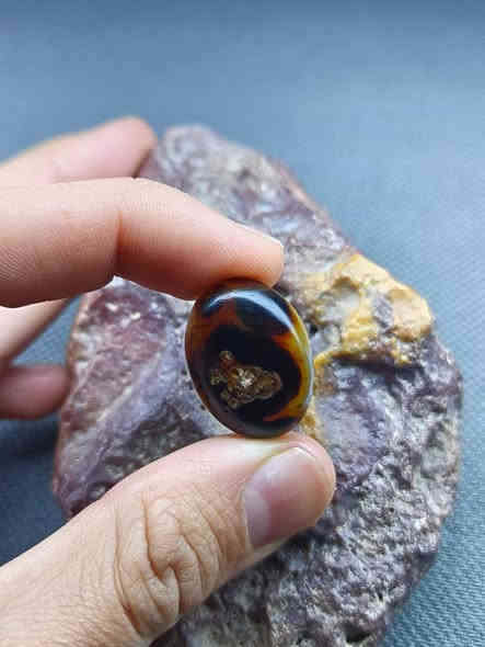 احجار طبيعية ذمة مصورة كل حجر وسعرة وما نختلف بالسعر
للتواصل خاص
او على الرقم
***********
