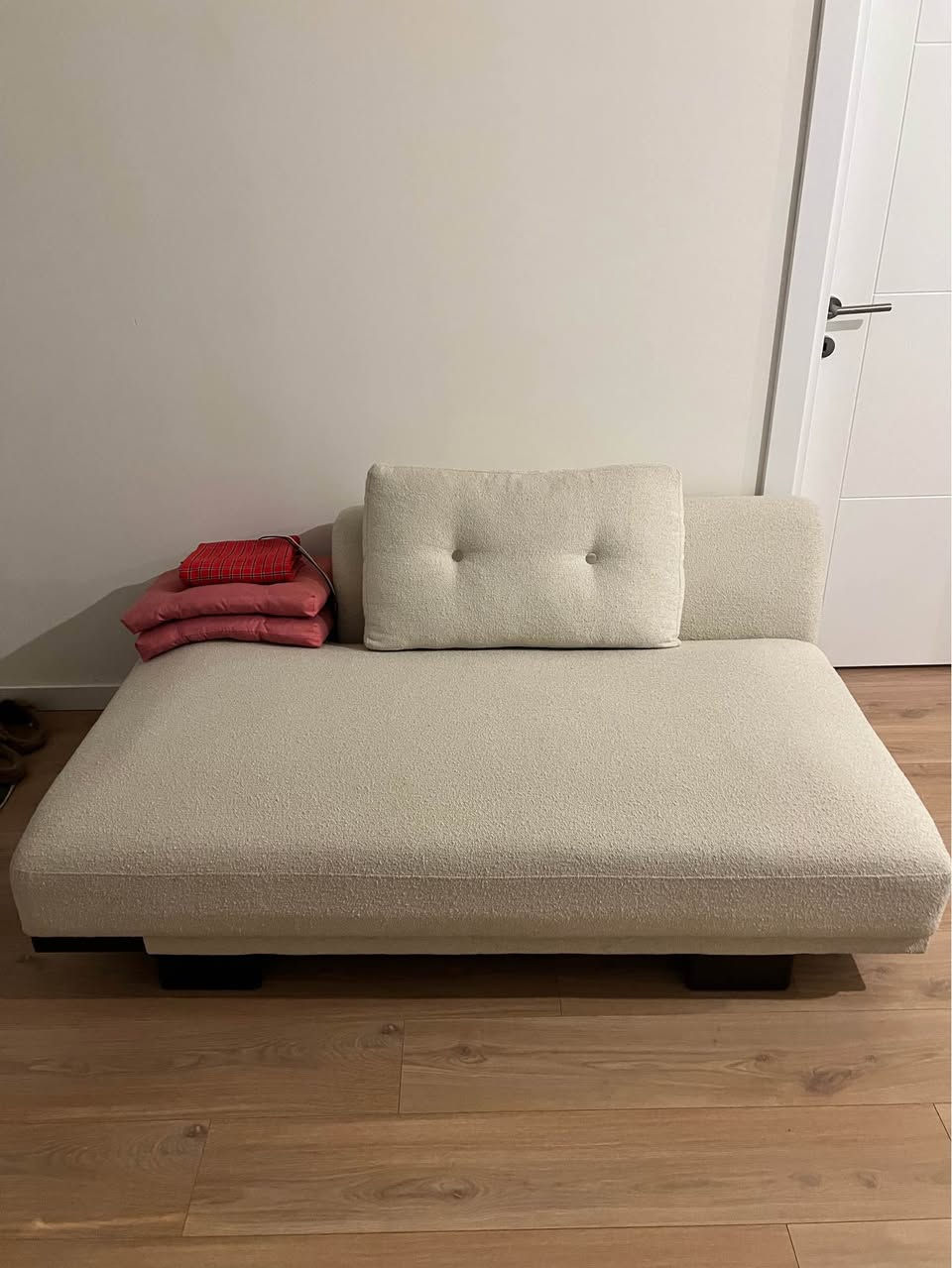 Hello guys, I’m selling almost everything in my home, bed n wardrobe included, bought them in sadaf furniture shop, very new used for 8months only, prices are negotiable, and available for viewing from 1st March.. thank you أربيل, العراق


**إذا كنت صاحب هذا الإعلان وتريد حذفه لأي سبب، رجاءا أرسل رسالة إلى الدعم الفني**