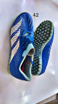 مقاس ٤٢ • نضافة • ملابس