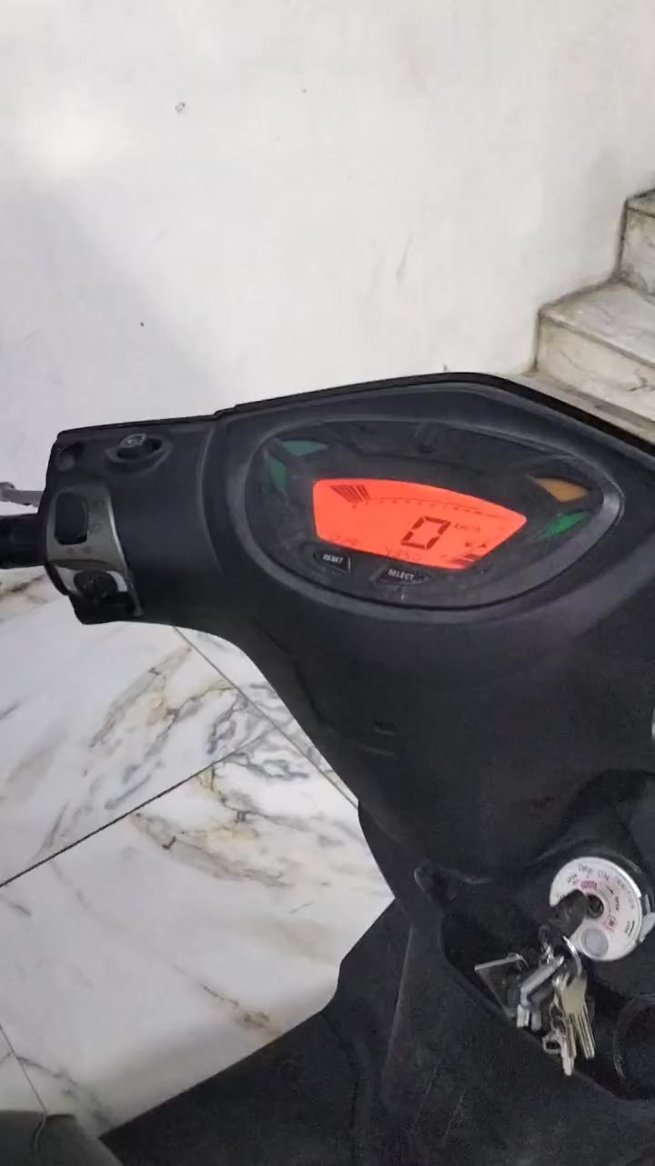 السلام عليكم جيتي ار خطين كفاله عامه
مختمه كله ويه المكينه وحته الدشبول والجنطه كله ختم واحد
لايت +اشاير زنون اصلي 
تايرات اصليه يابنيه طخم جديد
جديدة بمعنه الكلمه الدراجة مصاله هوي من طالعه من الرمبا 
السعر975 الف وبيه مجال بسيط 
علمن اشتريت الدراجة ب1480الف
مكاني بغداد الوزيريه *********** واتساب
