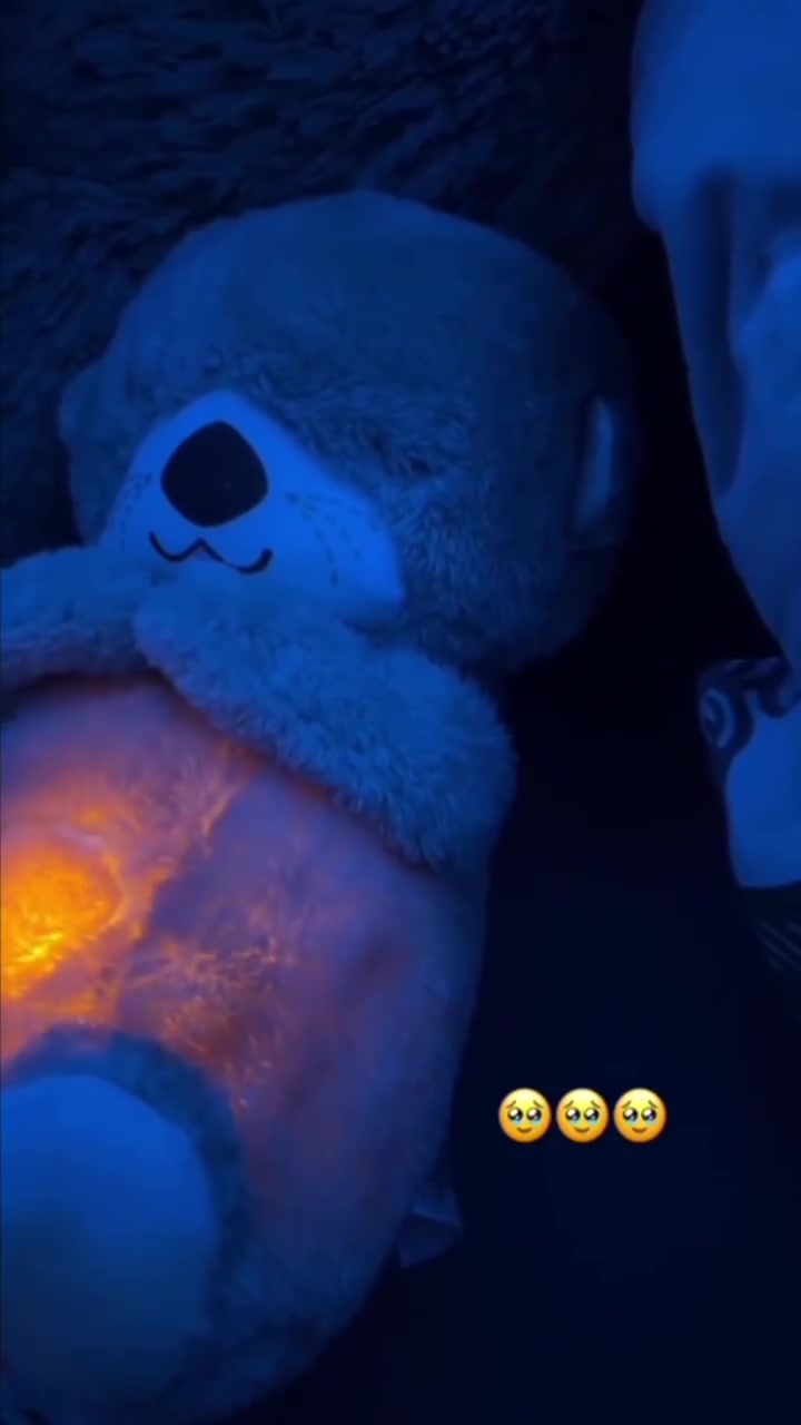 دمية الدب النائم 🧸❤️
دمية سوث اند سناجل اوتر دميه موسيقية مخملية للأطفال👶🏻 الرضع من براند فيشر برايس👶🏻 
اصلية درجة اولى 💯💯

✨​دمية على شكل حيوان الدب 

✨لهاية وموسيقية بحركة "التنفس"

 ✨للأطفال من سن الولادة فما فوق

​✨اكتشافًا حسيًا لتنشيط حواس الرؤية
 والسمع واللمس لدى طفلك

✨​تحاكي الدمية على شكل دب 

✨✨الحركة الإيقاعية للتنفس لتهدئة طفلك بشكل طبيعي

✨​قابلة للتخصيص مع ما يصل إلى 30 دقيقة من الموسيقى والأصوات

، ✨والتحكم في مستوى الصوت، والأضواء الخافتة

✨​أقمشة فائقة النعومة؛ يمكن غسلها

 ✨يغسل في الغسالة مع إزالة الإلكترونيات

✨الباقي فقط اللون البنفسجي 🟣

السعر خاص
🚘يوجد خدمة توصيل لجميع محافظات العراق ٤ الاف🚘


**إذا كنت صاحب هذا الإعلان وتريد حذفه لأي سبب، رجاءا أرسل رسالة إلى الدعم الفني**