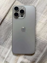 ايفون 15 pro max  ذاكرة 256 بطارية 77  جهاز نظيف جداً جداً مامبدل بي ا...