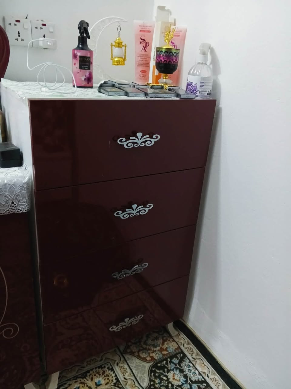 غرفه تركي نظيفه وضخمه مبيها اي نقص سعرها ٢٥٠ قفل
كنتور تسكام استعمال ١٠ ايام فقط سعره ١٠٠شراي اتصل مكاني بل حمزه بيع مستعجل ماعندي توصيل
الحمزه حي الحسين 
***********
بس كلوله من طرف اميره رجاءا
