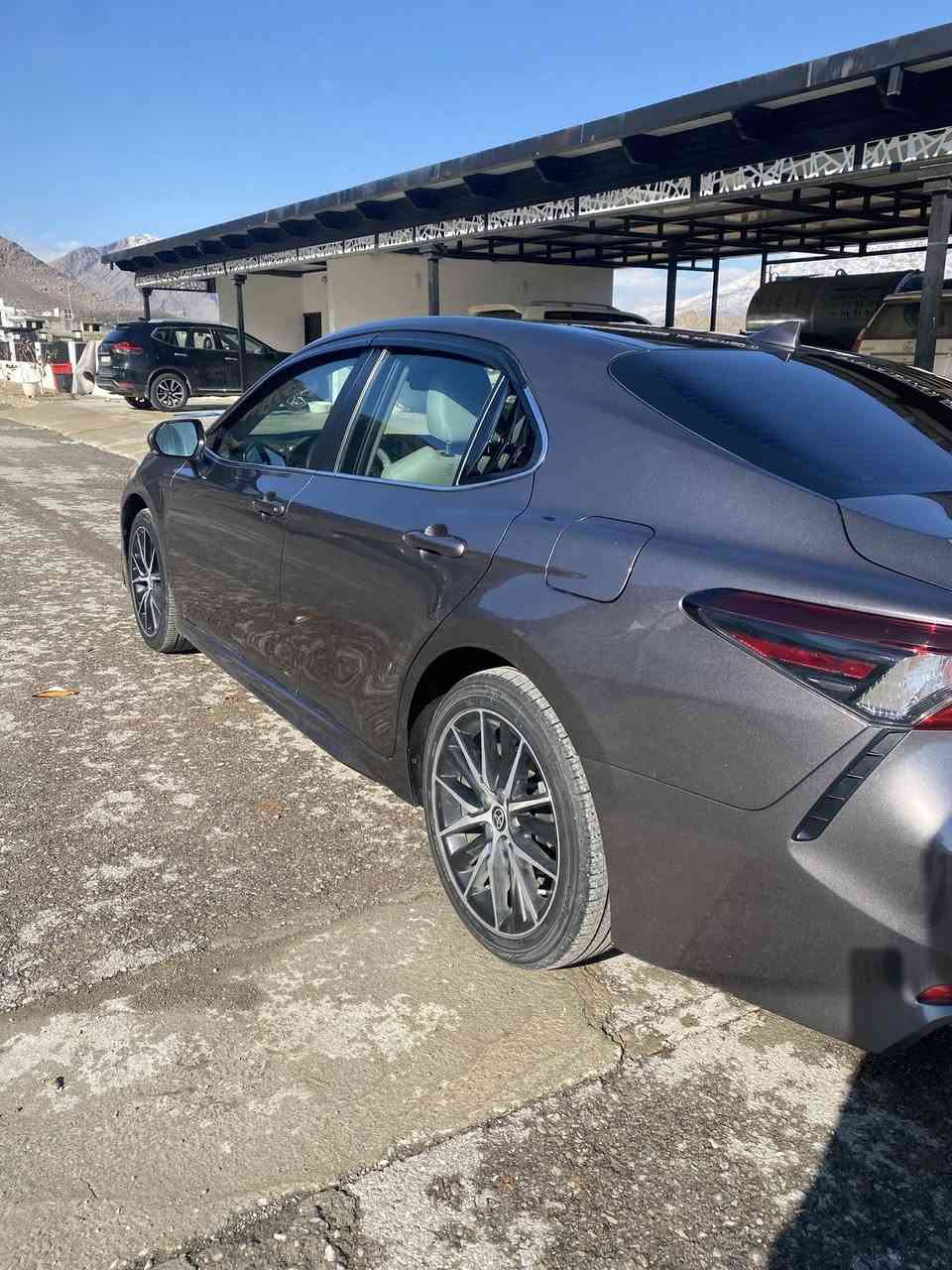 تویتا کامیری مودیل 2022
مواسفات se 
بۆیاغ یەك پارچەی هەیه بەس  بونیتی ٢بارجەیکتری کلیری آمریکا یە بێ  ناوگرتن  
بي ئةربةگ
 سەنەوەی هەموو شتیکی بەشەرت 
سەیارەکە 59 مایل رویشتوە 
ساردی نیە 
شوختی نیە 
جوارتایەی تازەیە 
هەزەی تازەیە 
نرخی 185مەعامەلە
 ژمارەی تەلەفون 
***********
