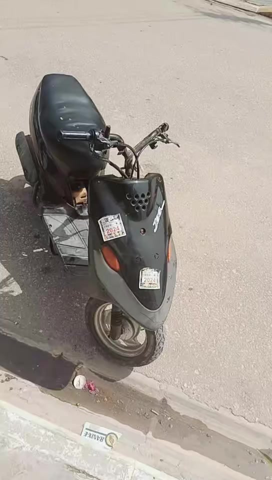 السلام عليكم بيجي للبيع محرك كل شي ما بيه السعر 170 وبيها مجال مكانه سماوه اتصل ***********
