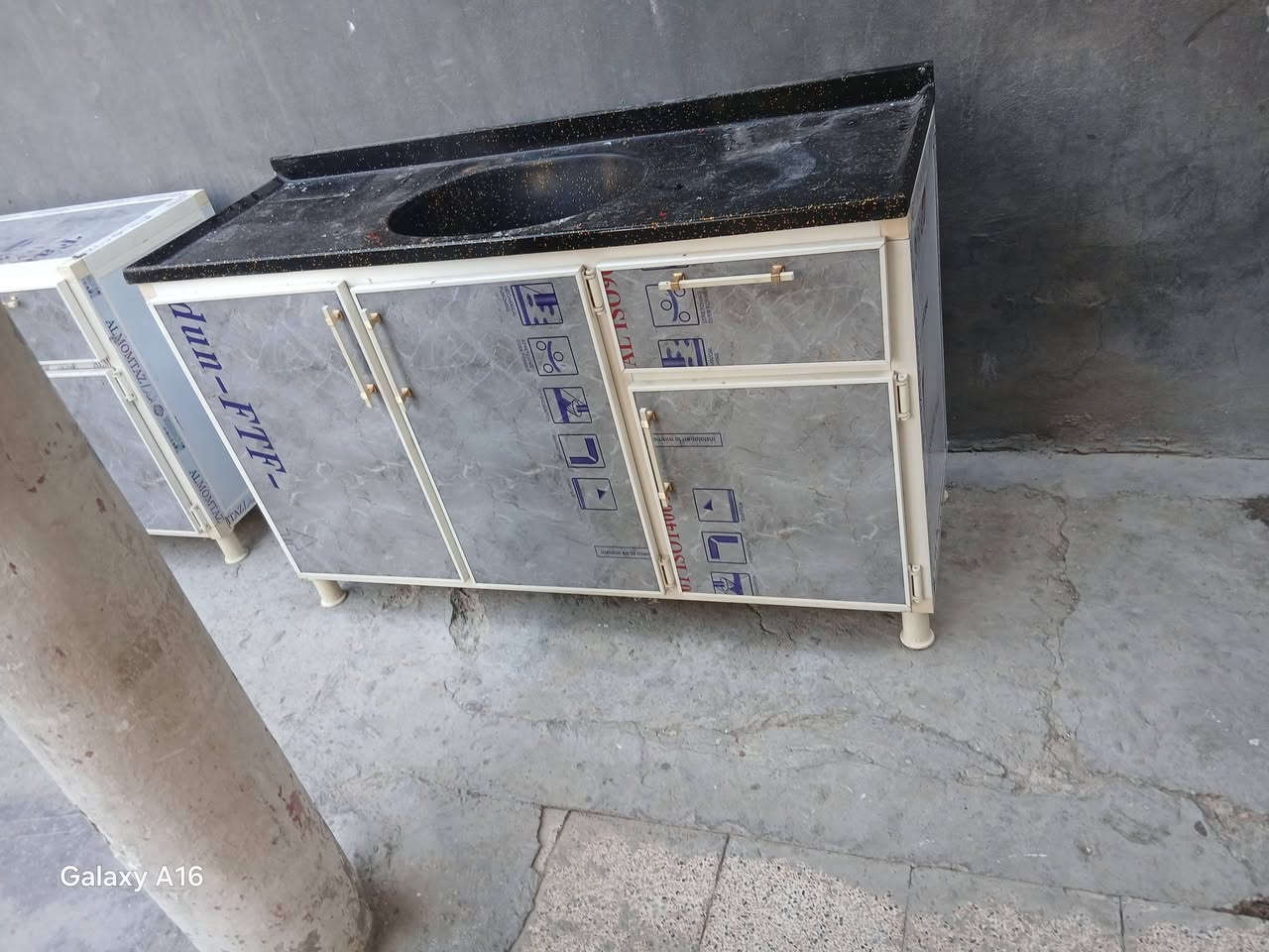 سلام عليكم كاونتر ثلاث قطع اخو جديد ٣٥٠ مكاني المشتل رقم *********** غير متواجد على فيس
