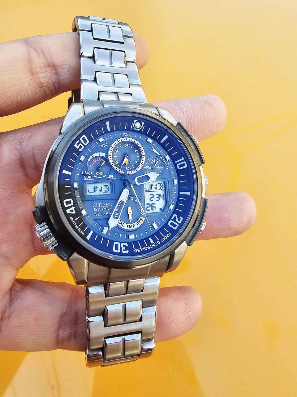 سلام عليكم
ستيزن ايكو درايف تيتانيوم بالكامل
من الموديلات المميزه جدا
ايكو درايف شحن ضوئي 
ياباني اصلي غنية عن التعريف 
نضافة ممتازة مع كامل مرفقات الاصلية
سناتر متعددة
جرص
منبهات عديدة
لد بالون الاحمر 
ارقام وعقارب لامينوس
توقيتات عديدة
قطر الساعه ٤٦
ملاحضة (سير ايلبس ايد وسط)
مواصفات الساعة عديدة ومميزة ومروفة لأهل الاختصاص
سعر الساعة  ٤٠٠ الف 
للمهتمين فقط
يوجد توصيل لمجيع المحافظات
للاستفسار خاص او واتساب
***********
