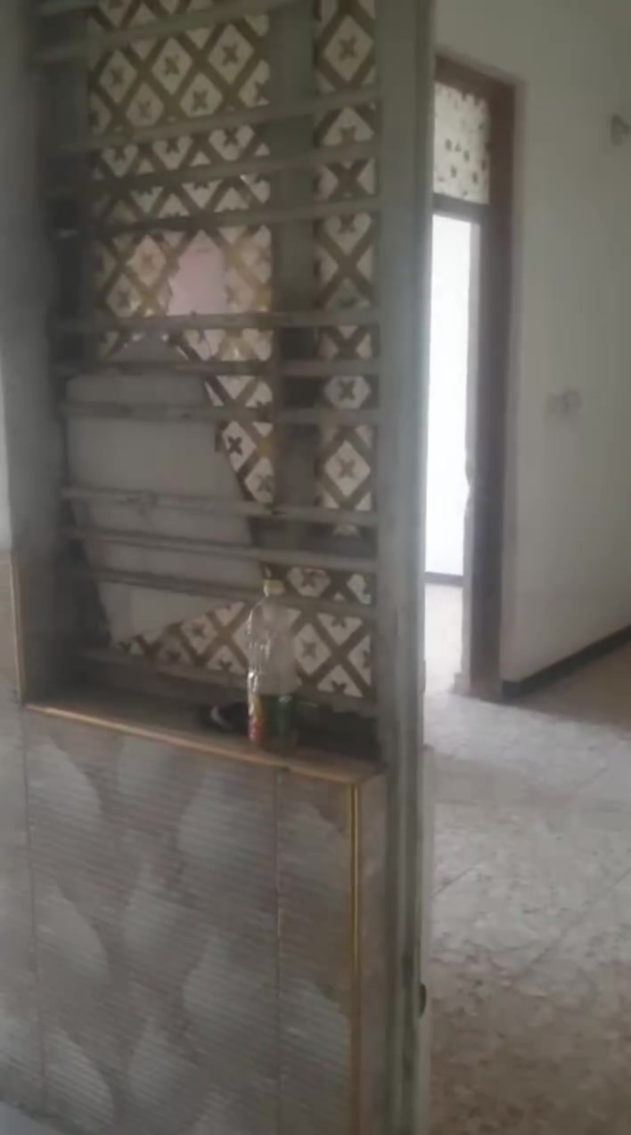 السلام عليكم يوجد شقه للايجار الغزالية شارع المشجر السايدين طابق اول ***********
