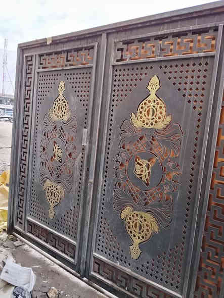 سلام عليكم باب مترين ونص طول وعرض ما مستخدم السعر 400 وبي مجال وشراي يسولف ناصريه مركز ***********
