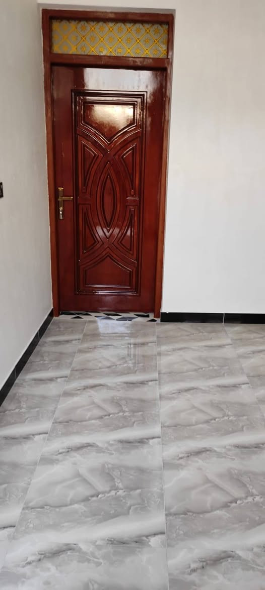 دار سكن للبيع ١٠ ركن وجه ١٠×١٠ البيت جاهز للسكن بناء حديث طابوك كونكريت حي الفداء مقاطعه ٢٢  شارع المدارس قرب المدرسه الصينيه كافة الخدمات تبليط ماء مجاري انتر نت ضوئي السعر ١٠٥ وبيه مجال للشراي للاستفسار الاتصال ***********
