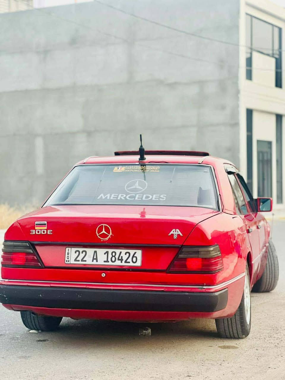 مارسدس دب موديل 1985 
تخم تايرات جديد 
صدر امامي خلفي جديد
كير ومحرك بشرط
سنويه ورقم جديد لحد 2028
محرك 2500 ديلكو بشرط
سياره بس تبريد نقصها باقي بشرط ما شاء الله متعوب عليها ونضيفه وبالواقع احلى من الصور 
مكانها ديالى خانقين او جلولاء 
السعر 55 ورقه وبيها مجال للشراي
متواجد انترنيت واتصال
*********** خناقين, ديالى
