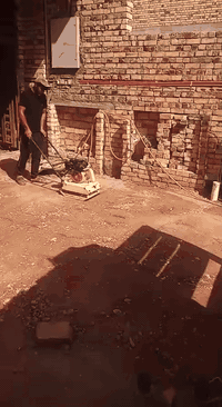 السلام عليكم عمال لفرش السبيس وحدله ولتنظيف انقاذ المنازل والاصاب ارضيه المنزل للاستفسار صنع الرقم***********.
