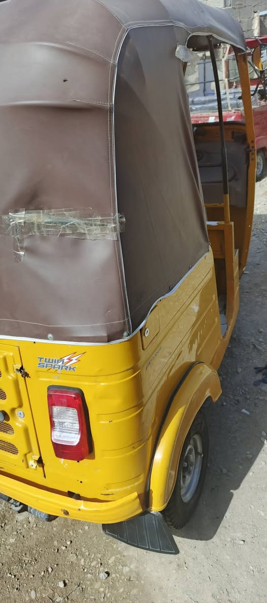 سلام عليكم ١٩رقم واسط مكينه تكص وبيه ضربه بلصفحه تخم تاير اكسن مكفول تكتك غير لمكينه ربع مايذب عليه مكاني كوت مركز المدينه خاص مغلق‏‪***********‬‏
