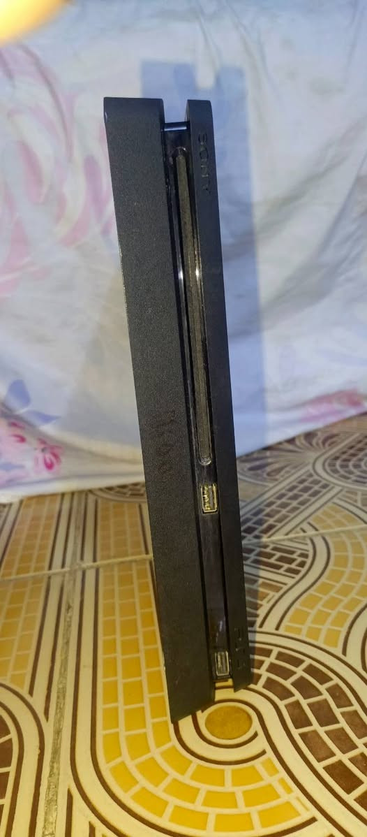 بلي ستيشن 4سلم مهكر
ويا 2جوستك اصليات +كيبلات اصليه

الجهاز نضيف لوك مساحه نص تيرا

ويا 5العاب 

وقاعده تبريد للبلي 

السعر 340 وبي مجال المكان الديوانية
راسلني خاص او اتصل على رقم ***********
