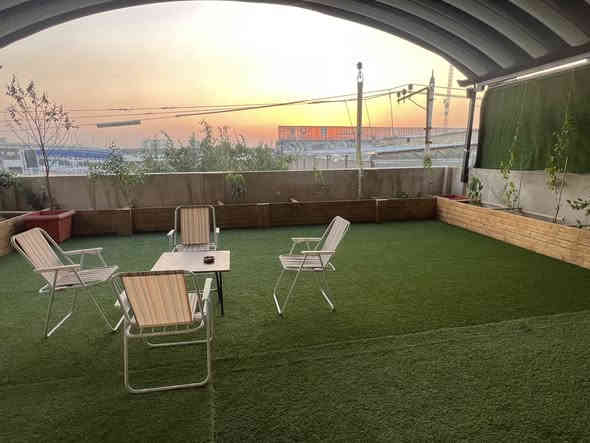 السلام عليكم 

تتوفر شقق مفروشه حديثه للإيجار ( للعوائل فقط ) موقع  الشقق جدا مميز  (بنص بغداد )بغداد - شارع فلسطين مجاور تقاطع قرطبه  مقابل مستشفى الجمله العصبيه مساحه الشقه ٨٢ متر تحتوي على غرفه سويت  كبيره و غرفه استقبال  وحمام  ومطبخ كبير وتحتوي كذلك على منورين ، تتوفر في الشقه كافه الخدمات من كراج مجاني وكهرباء ٢٤ ساعه وسبالت انفيرتر وخدمه الانترنيت . علما ان البنايه مجهزه بمنظومه طاقه شمسيه .

🩸سعر الايجار الشهري مليون وميتين  الف دينار شهريا شامله جميع الخدمات .

🩸 عرض البلاك فرايدي ومحدود لمده 5 ايام من تاريخ البوست خصم 7%من قيمه الايجار . 

للتواصل على الرقم ادناه : 
***********
