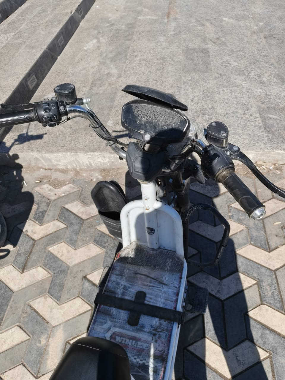 سلام عليكم ماطور شحن للبيع موديل 24طبعا الدراجه عله وضعه صورته الدراجه بطاريات يقرن 6ونص v الدراجه سعره 550 ووبييه مجال مكاني الفلوجة شارع الحضره المحمديه يم مطعم منددي صنعاء اليمن للا تصال ***********
