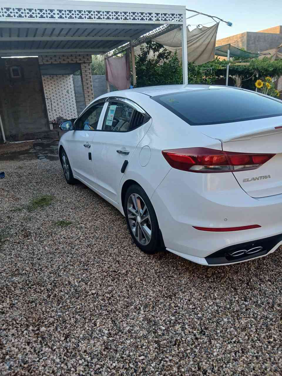 السلام عليكم النترا ٢٠١٨سوبر خليجي فول مواصفات ماعدا البصمه سيارة مال بيت مو مشتغله تكسي بيه كم رصعه او بارد شبر  بدون حادث  ماشيه ١٣٥ كم  رقم بغداد الماني بسمي  الاستفسار ***********  مكان السيارة الرمادي
