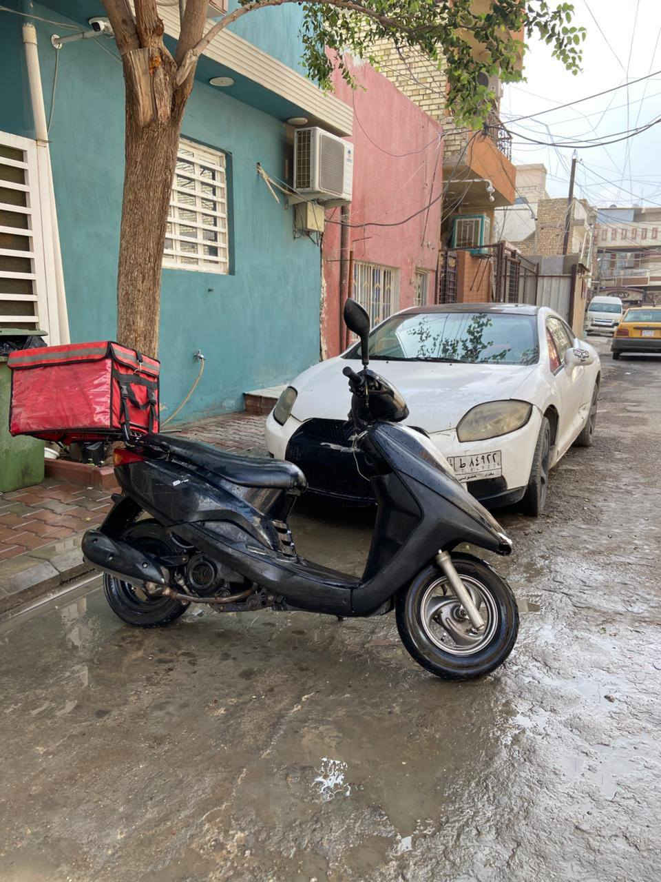 السلام عليكم 

بريز للبيع نضيفه كلش 
كابريتر 
نكره سلف وهندر ثنينهن شغالات 
ياريت اذا أكوو مراوس ب بوكسر أو شاينك حسب نضافه أنطي الفرق 
*********** 
نزل صور دراجتك واني ادخلك
