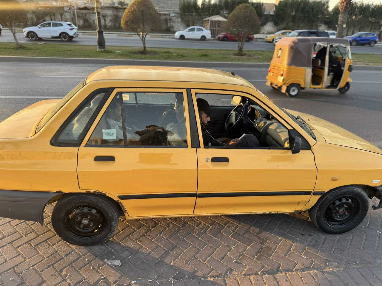 السلام عليكم سايبا 2015 جاهزه لاتبديل ولا صبغ مكينه وكير مكفولات بيها شاصي الايمن فطر كلش قليل ولحمته حداديه كهربائيات كلها شغاله مابيها نقص برغي فقط هاي الخياسات القليله كدامك البقيه كله جاهز هيئه مصفره قبل شهر فقط غرامه 100 الف تنزل من السعر تحويل ثاني يوم مكاني بغداد مدينه الصدر ***********
