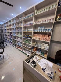 عرض متر طول تلاثه متر ١١٠ الفاترينه الوحده الميز ب٢٥٠ تفصال ثقيل خشب ت...