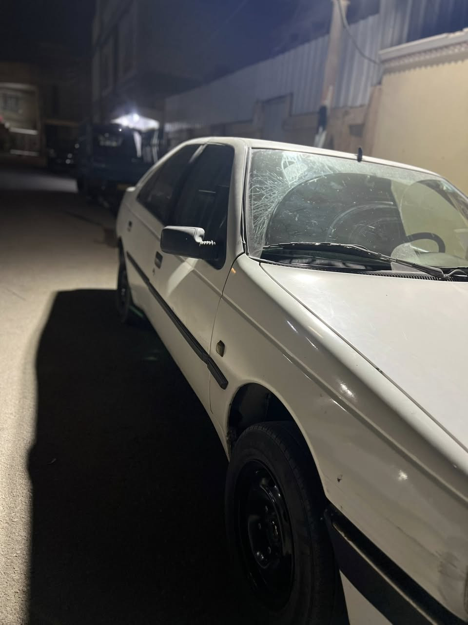 سلام عليكم شباب بيجو 405 رقم انكلزي سيارة حلوه وجاهزه فقط جاملغ  كهربايت كامله ما عايز شيء سعره 37 بيه مجال قليل حك  جيه  المكان نجف حي المهندسين ***********
