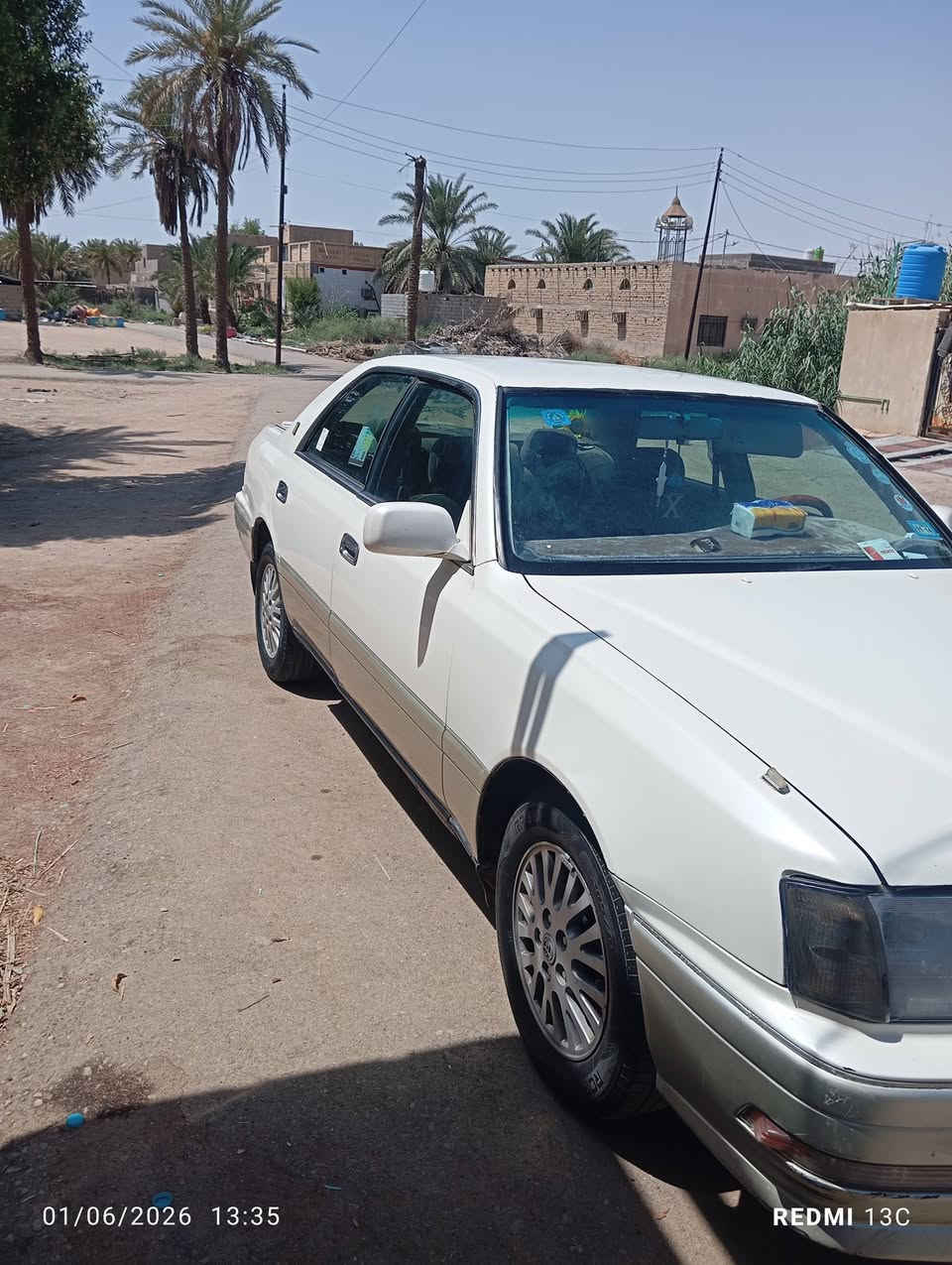 السلام عليكم سياره راس ثور  فلات الون ابيض مكينه وكير فيفيتي جاهزه تبريد مالها ثلج سنويه باسمي مجدده لسنه 2030 السعر 90 وبيها مجال رقم تلفون ***********
