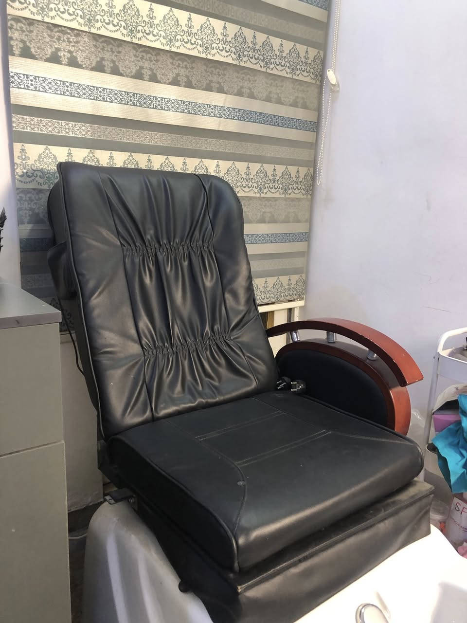 ألسلام عليكم...
مرخصة لأدمن

هذا جهاز(بدكير+منكير) أضافر ورجل 
جهاز ما مستخدم اهواي،جهاز بعده نضيف ومرتب
وما بي أي نوقاصات مجرد ما تاخذه وتخلي بصالونك وموضح عندك في الصور هذا الجهاز يستخدم رجالي،ونسائي 
مكاني{بغداد/ألمنصور/قرب شارع التانكي).
للأستفسار،وللأتصال(***********). 
وشكراً
