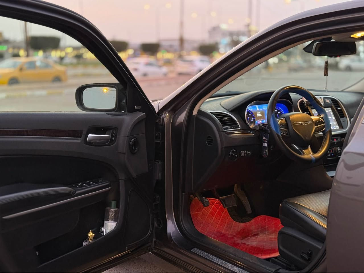 CHRYSLER 300 LIMITED
موديل 2019
مكينة: V6
نظام الدفع: تو ويل 

وارد امريكي جاملغ الخلفي صبغ والباب مبدل بلادي
بدون دواخل بدون ايرباكات حادثها خفيف ✅

السيارة مواصفاتها معروفة لميتد فول بدون فتحة فقط

سيارة جديدة جاهزة بدون مصرف سيرفس وصيانة وحدادية ودهن وتايرات و ويل كلها جديد متصرف عليها اي شي

رقم اربيل تحويل مباشر
للاستفسار *********** Singapore
