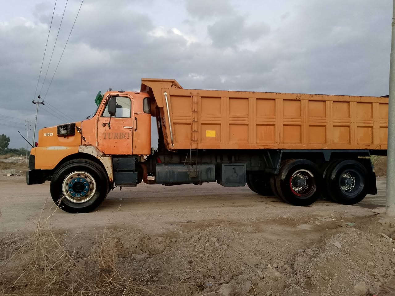 سلام عليكم للبيع موديل 82 كفاله عامه صاصي محرك كير بدي لا خياس ولا ترويج مكاني واسط  قضاء الصويره للاستفسار الاتصال *********** @ ***********
