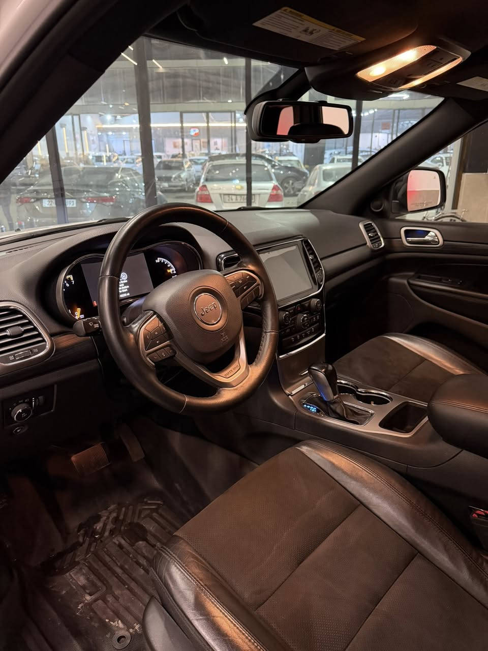 جيب شيروكي بلاك توب فول مواصفات موديل 21 سيارة حيل نضيفة رقم اربيل سنويةًوهزة جديدة بيها نص جاملغ خلف ضرر بدون داخل للتواصل ***********
