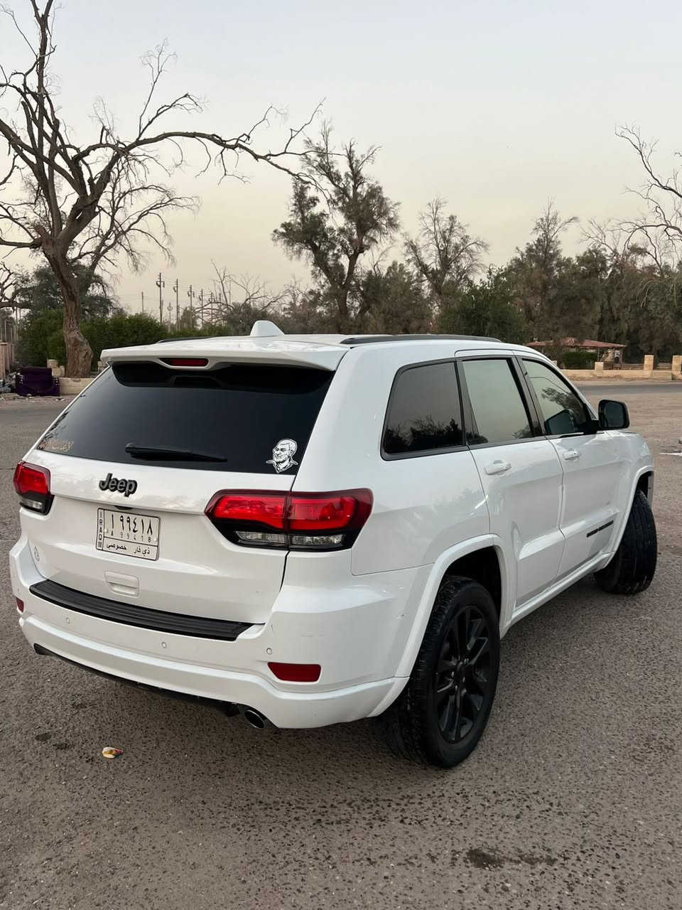 اسلام عليكم
جيب شيروكي بلاك توب 2017
نص فول موصفات
1 صندوك كهربائي 
2نضام سبورت وتراك هوك
3اليت زنون 4 ردار خلفي وبعد هواي موصفات
الضربه جاملغ وبنيد 
السياره معوقين صارت حره 
السعر 190 وبيه مجال
***********
