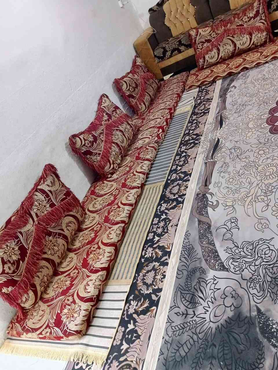 جلسه للبيع. عدد سبعه مندر و11مخده. السعر 100وبيها مجال قليل. الاستفسار الاتصال ؏ الرقم. ***********.
