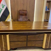 ميز مكتبي • شبه جديد • ١٨٠سم
