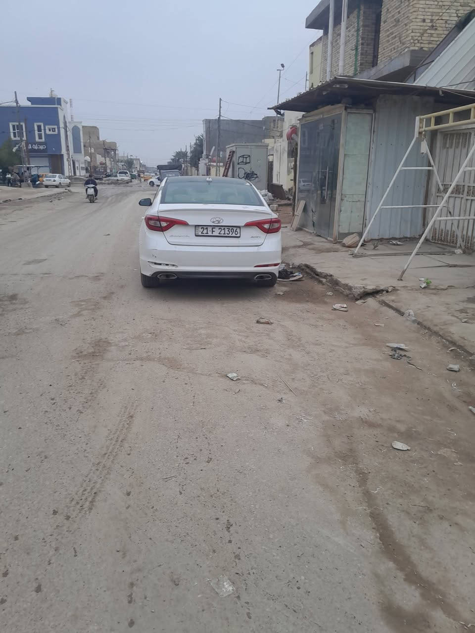 دار سكن في شارع الزهورالمساحة ١١٠ م مربع ١٠* ١١ ركن على الشارع فيها طابقين/ الأول ٢ غرف نوم وبراني وصالة وصحيات ومطبخ ومحل مؤجر ...
اما الطابق الثاني أيضا غرفتين وصالة وحمام وتواليت فقط ....
الاتصال على الرقم ***********
