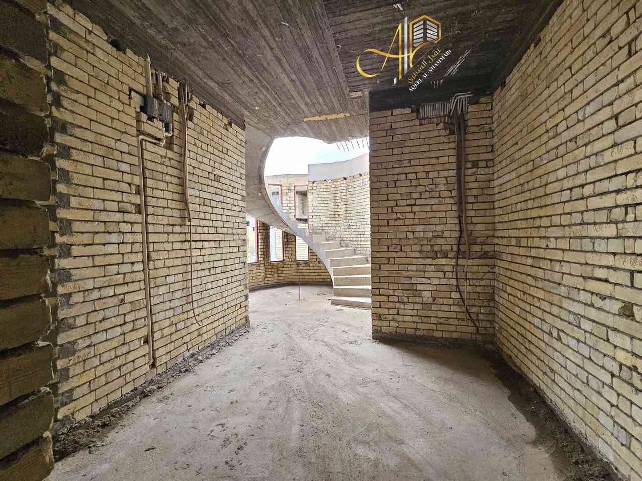 هيكل طابو صرف ركن للبيع في المسيب – حي الزهراء
موقع مميز قريب جداً من شارع كربلاء بغداد مجاور ثامر ذيبان 

البناء حديث (رفت) ومصمم بإشراف هندسي دقيق مع الاهتمام بجميع التفاصيل
خدمات الماء والكهرباء مؤسسة وكاملة

المساحة الكلية 328 متر مربع
الواجهة 20 متر

يتكون الدار من:
غرفتي نوم بنظام سويت مع دريسنك روم
استقبال كبير بمساحة 10 متر
أربع دورات مياه
مطبخ وصالة
مناور محيطة

يحتوي أيضاً على:
كراج للسيارة
حديقة مصممة تتضمن شلالات ضمن الخريطة

السعر 250 مليون دينار عراقي قابل للتفاوض

مكتب عقيل الشمري للعقار
العنوان: المسيب،  الشارع العام فلكة الحي الصناعي، مجاور أبو مروة للسيراميك
رقم الهاتف: ***********
                 ***********
