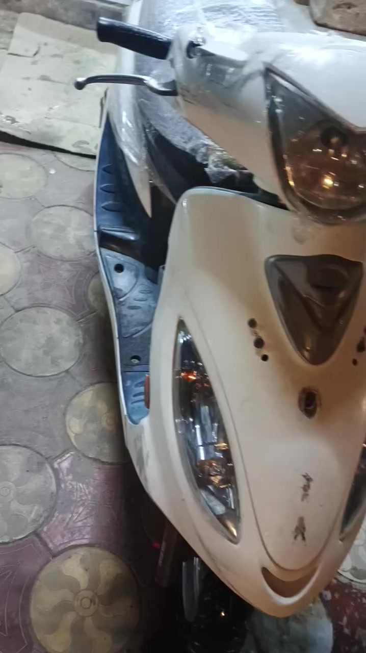 سلام عليكم شباب داجة كاكم لبيع دراجة نضيفة ما فتوح موديل 2011. دراجة خير من اللة ما متواجد على لفيس ***********
