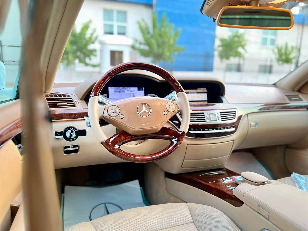 Mercedes Benz S(class)350-(AMG EDITION)

🎖️استلام شركة باچكير (اربيل)(مواصفات خليجي)
🎗️موديل (٢٠١٣)/رقم اربيل..
🔸عداد المسافة//(١٠٠)الف حقيقي..
🛡️مكان السيارة//سليمانية..
————————————————
🎗️🎗️أرجو ان تستمع بمواصفات(البنز)وتفاصيله👇
💎كت (أي أم جي)أصل شركة بلادي
💎تحكم كشنات من الابواب الامامية مع التجاوي والبردات كهرباء•
💎تحكم كشنات مع ميزة حجم الخاص للجسم في وضعية الكشن•(نظام خزن)
💎ناظور ليلي (night vision)في الشاشة الامامية لعرض الطريق وكذلك عرض الاجسام عله شكل مجسمات وعرض الكاميرات في الطرق•
💎تدفئة وتبريد كشنات الامامية (نظام رئاسي)•
💎حزام أمان(يأخذ وضعية الجسم )نظام رئاسي•
💎نظام(ESP)ميزة خاصة +أنارة داخلية متعددة.
💎سستم(هارمن كاردون)صوت مخيف مجسم حته بالكشنات سماعات مع السقف•
💎كشنات الامامي تدفئة وتبريد كهربائي(٣درجات).
💎مرايا عاكسة للضوء مع حساس مطري وحساس خلفي في السقف(تنظيم).
💎كاميرة خلفية دوارة مع لستيرن عند الرجوع الى الخلف.
💎اربع ابواب بصمة فتح وغلق السيارة.
💎اربع ابواب مع الصندوق شفط.
💎بصمة تشغيل السيارة.
💎حساسات امامية خلفية بلادي.
💎تدفئة وتبريد امامي(ثلج)منفصل حسب الرغبة مع وجود شبابيك في التكم من الطرفين•
💎نظام قفل الشبابيك والبانوراما عند تشغيل التبريد ذاتي(نظام خاص)•
💎ستيرن كهربائي ٤وضعيات+كير (تيبترونك).
💎ايرباك عدد١٤(منظومة حماية)..
💎دبلات كهربائية اوتوماتيك(سبورت وجبلي).
💎جهاز تلفون داخل السيارة للأستعمال..
💎بلوتوث/mb3/tv/dvd/auxميموري خزن..
💎منظومة زينون كاملة مع عدسة قلاب مع بك لايت ليد.
💎داخل جلد جوزي (مشمشي)مع دشبول مطعم صاج ملكي(لونين الدشبول)..
💎الستيرن مطعم بصاج ملكي مع لون الغرفة..
💎كرسي السايق كهرباء متحرك (خزن)مع الستيرن عند التشغيل (نظام رئاسي).
💎نظام الفوتو (للجامات)بلادي شركة..
💎نظام تحكم القيادة(S.C.M)..
💎ماوس تحكم كامل يظهر عله الشاشة (كونترول)•
💎خمس بردات كهربائية جوانب باب خلفي وبردة خلفية•
💎تحكم كشنات في الابواب مع التجاوي والبردات والبانوراما(نظام خاص).
💎ابواب خلفية كبير(VIP)..
💎يوجد في وسط الجكمجة ثلاجة (لحفظ الاشياء)..
💎بانوراما عله طول السقف.
💎دكمة فتح الصندوق وغلقه وايظا دكمة قفل السيارة كامل (سنتر لوك)في الجنطة موجود•
💎ويل كب حجم(١٨)لوك جديد(اي ام جي)مع تخم تايرات.(توسايز)..
———————————————————
💬//كتلوكات السيارة وكاعيات الشركة(AMG) وياه وهوك السيارة مع العدة (كاملة )..
💬السنوية محوله بسمي ومسويله هزة وفحص جايبه درجة (١٠٠)بدون أي خلل تحويل أو وكالة بشرط..
💬السيارة مكفولة بدون صبغ فقط هلال خلفي عله كد أربع أصابع مبخوخ وبيه بي دي آر  ومسويله بوليش وتشميع دمعة لسيارة..
💬السيارة انطيك اياه بشرط محرك وگير وحدادية وكهربائيات (صفر مسج)بدون أي خلل ومسويله سيرفس كامل(حدادية كاملة ودهن وفلاتر وتخم دسكات وفلنجات وبطارية أصلية ومي راديتر وقايش واذاين محرك وكير وتخم بلكات ومنظومة فيول بمب وتخم تايرات)بشرط السيارة جديدة لوك..
 السعر//(٢٤٨$)وسعره جدا مناسب بالنسبة للمواصفات والنظافة اللي عليه وروح جيك وبالعافية علياخذه..
📞📞رقمي لجاد بالشراء (***********)..
