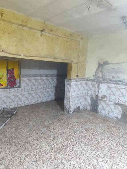 السلام عليكم يتوفر لدينا بيت بالماجديه قرب فلكه تسواهن للايجار سعر الايجار 250 بيت يحتوي على غرفه واحده ومطبخ وصحيات وصاله والاستقبال 
***********
