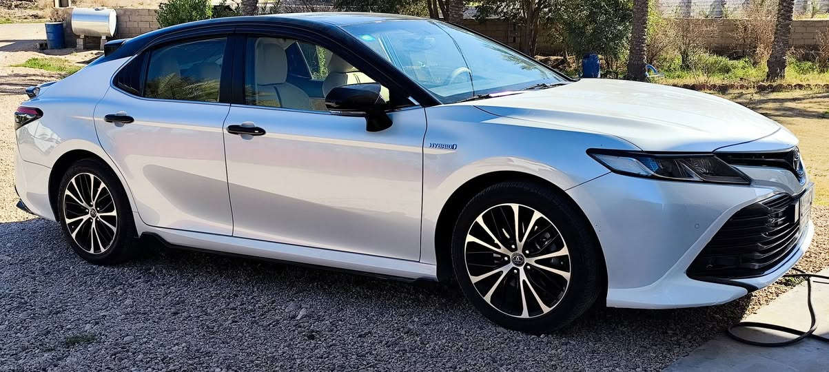 السلام عليكم
كامري 2019 وارد عبداللطيف جميل خليجي هايبرد ماشيه 89 مكفوله من الضربه والصبغ والشخط سبير مانازل كتلوكات الشركة بيهه رقم بغداد بأسمي السياره وضع الشركة 
السعر 215 وبيهه مجال بسيط
بغداد/ابو غريب 
***********
***********
