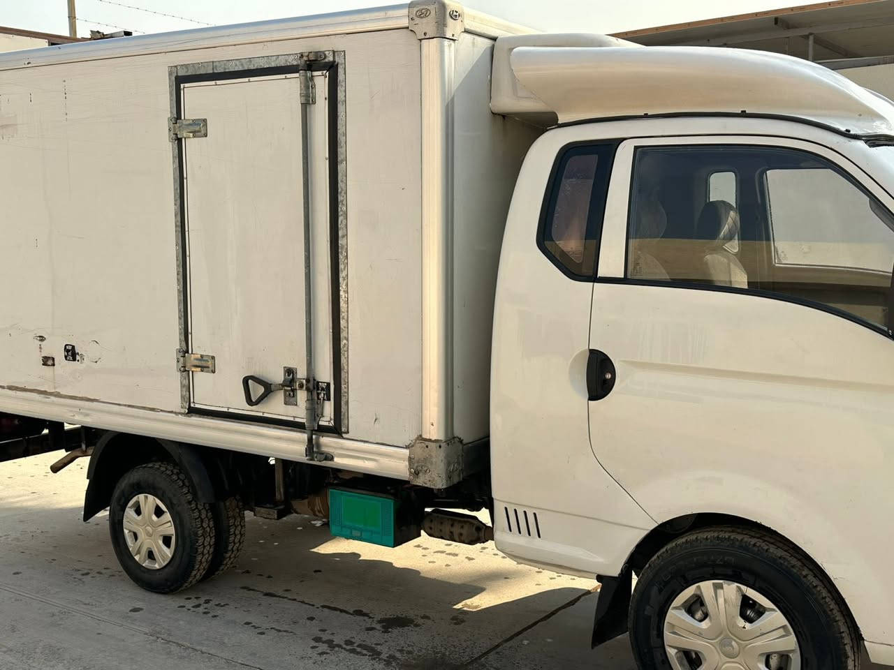 السلام عليكم 
هونداي بورتر براد موديل2007
السياره نضيفه وكلشي بيهة شغال
كير ومحرك و حداديه وبراد جاهزه 100% 
رقم بغداد الجديد تحويل 
سعرها 9,500$ وبيهة مجال بسيط للشراي 
تواجد السياره بغداد - الغزاليه
للاستفسار الاتصال ***********
