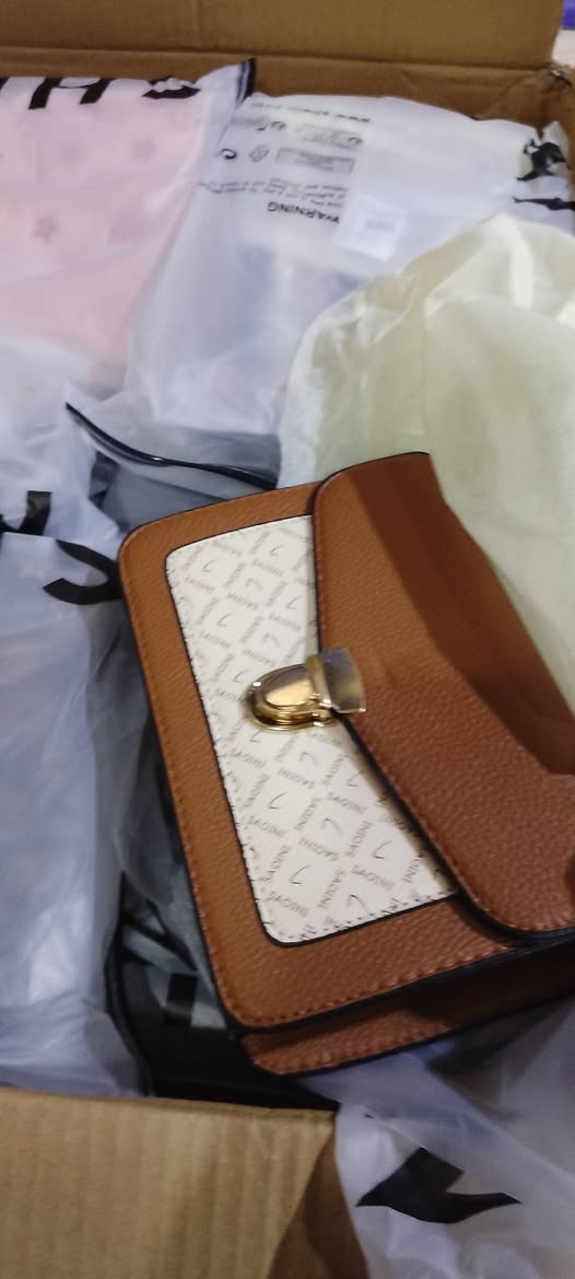 توفر حقيبه نسائي جلد طبيعي ماركة لوفيتو وشي أن


**إذا كنت صاحب هذا الإعلان وتريد حذفه لأي سبب، رجاءا أرسل رسالة إلى الدعم الفني**