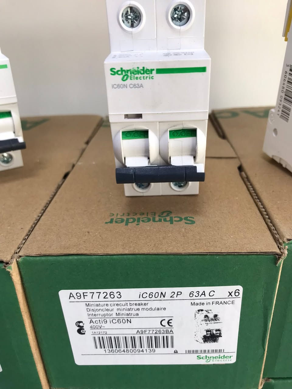 ⚡️ جاهز لأي توصيل كهربائي بأمان وثقة! ⚙️
متوفر لدينا جميع أنواع القواطع الأصلية من Schneider Electric – ABB - HYUNDAI– LS – CHINT وغيرها 🔋

✅ جودة مضمونة
✅ أسعار تنافسية
✅ متوفر جميع الأحجام والامبيرات
✅احادي-ثنائي-ثلاثي
متوفر جوزات  ايرث لكج 🔥
📍 معرض الشمعة لتجارة الكهربائيات
بغداد – كمب سارة، مجمع مأمون التجاري
📞 *********** للطلب والاستفسار 
أو مراسلة الصفحة 

💡 كل ما تحتاجه من تجهيزات كهربائية الأصلية تلكاه عدنا!
🚚توصيل جميع المحافظات
