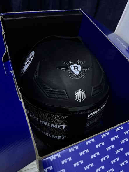 السلام عليكم اخوان خوذة ILM قياس L جديدة تخبل قبل كم يوم مأخذه وغراضه كله وياه وبعدهي الغراض ممفتوحه لا المرايه الثانيه ولا الثام مال وجه ولا الزكات مالته وخوذة تخبل بالتصوير وعزل وكلشي  سعره 300 وبهه مجال بسيط كلش ***********
