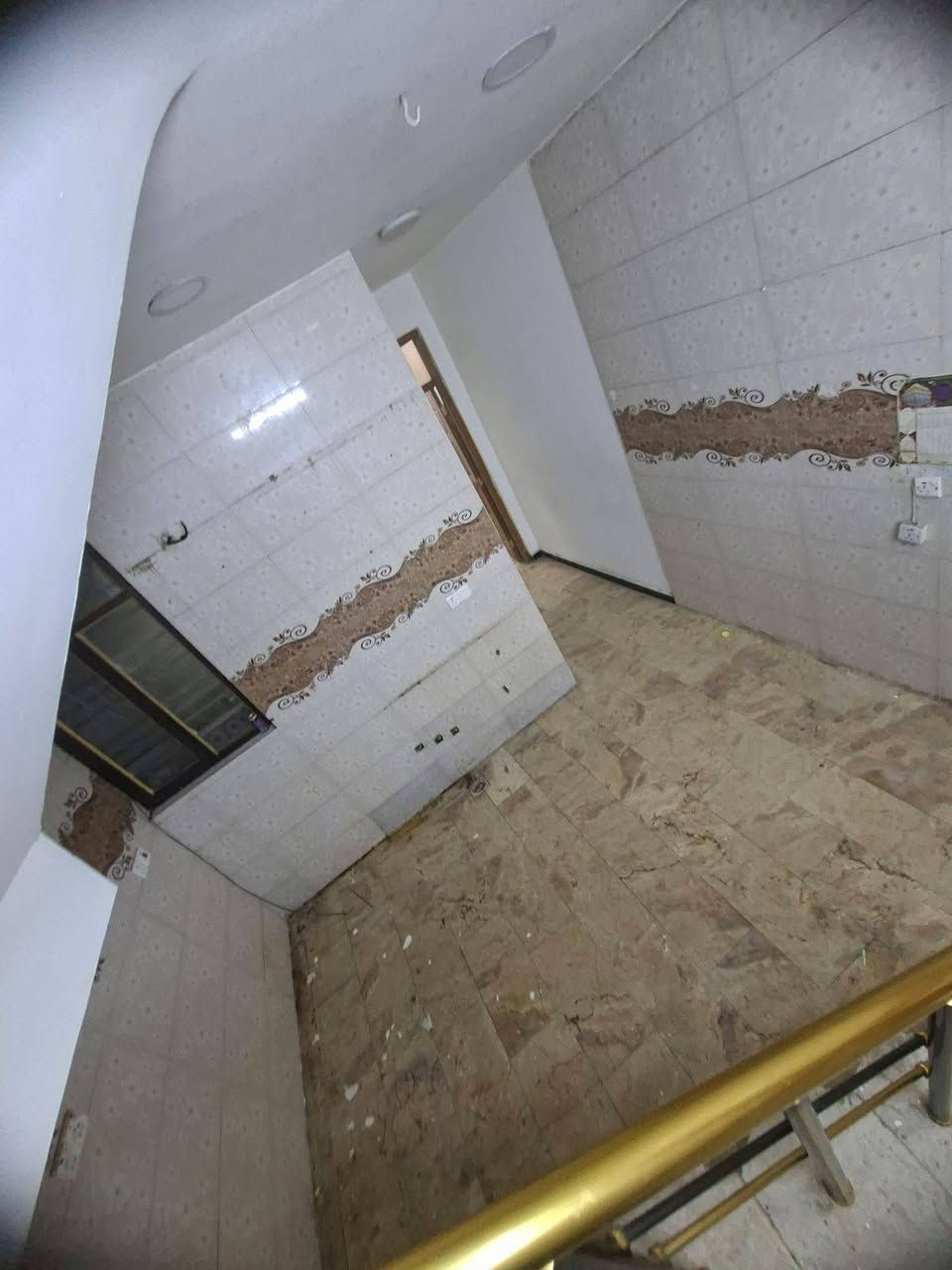 🔹للايجار في السيدية بيت 70م نظيف ✅
🔹يحتوي على 3 غرف نوم وصالة + مطبخ وخدمات  
💸الاجار: 750 الف 
📞للاستفسار التواصل عالرقم ***********
المصطفى للوساطة العقارية-مقابل لحوم جويلي
