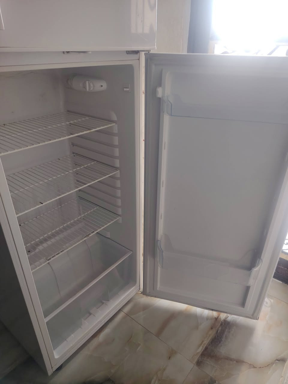 السلام عليكم
ثلاجة جنرال للبيع شرط الشغل
السعر ١٥٠

***********
