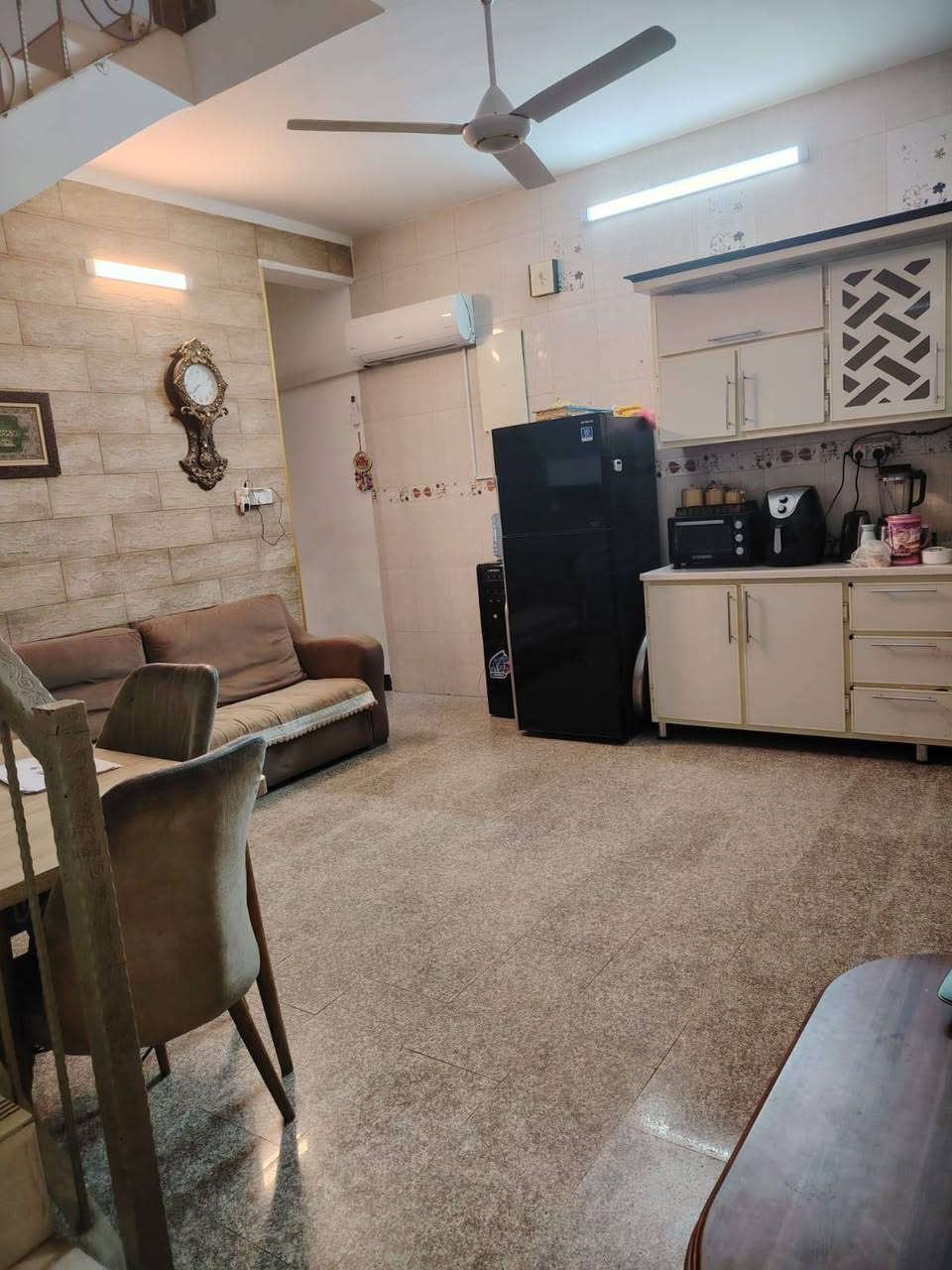 السلام عليكم
بيت  في البنوك ٣١٩ المدراء قرب شارع الكنيسه مساحته 71.5 
واجهة 5.5
الأرضي مدخلين استقبال منفصل و مطبخ وخدمات
طابق ١ غرفتين نوم مع خدمات
طابق ٢ غرفه نوم مع سطح كبير
التواصل على الرقم
***********
