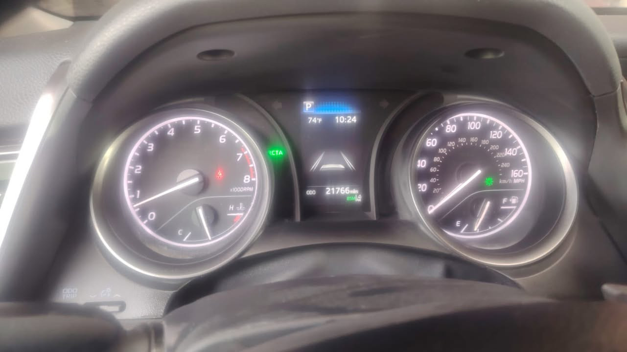 كامري موديل 24 SE
ماشيه 21 حادث السياره بابتين عكس السايق حاليا بالامارات جاهزه لشحن حسب الطلب اربيل او بصره 
السياره ترهم كتاب شهداء 
***********
***********
