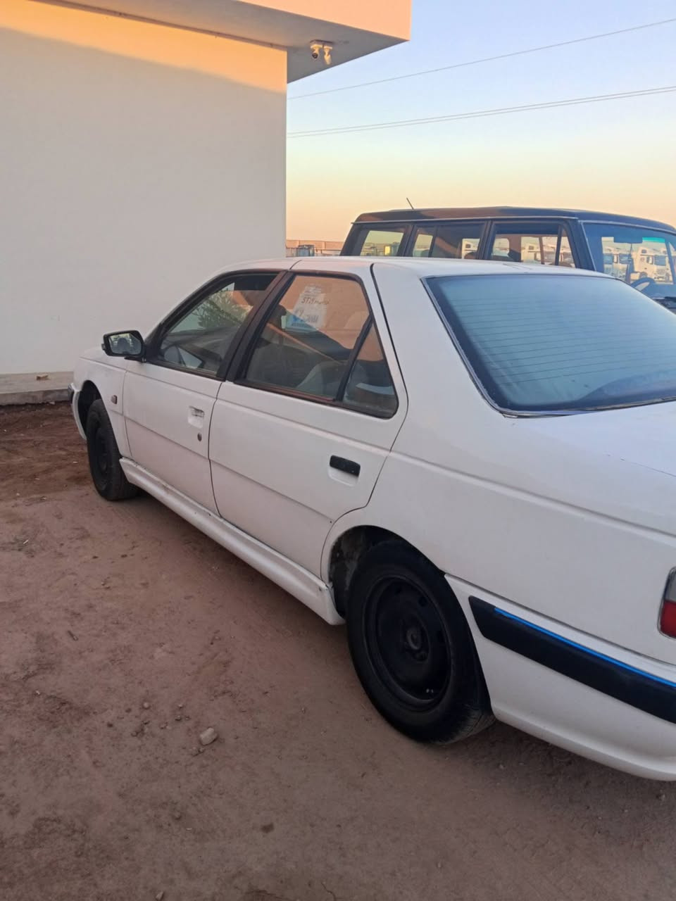 بيجو بارص موديل 2011 السيارة جاهزه تخم تاير تبريد شغال كير و مكينه مكفولات رقم كربلاء تحويل ثاني يوم بيها جاملغ خلف السائق صبغ فقط و الباقي كفاله مكاني ب الكوت *********** الشراي يتصل السعر 33 و بيها مجال
